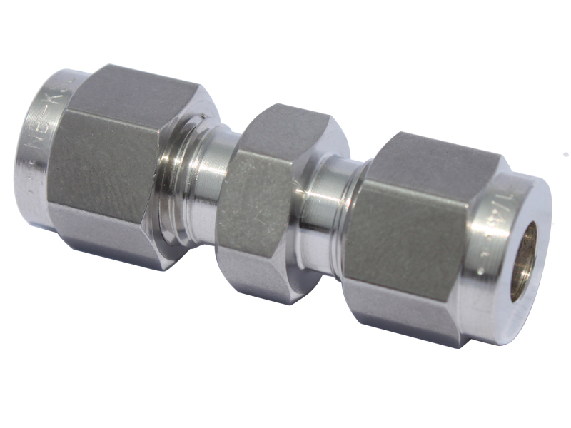 卡套穿板直通活接头